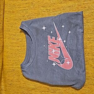 Nike girls tee